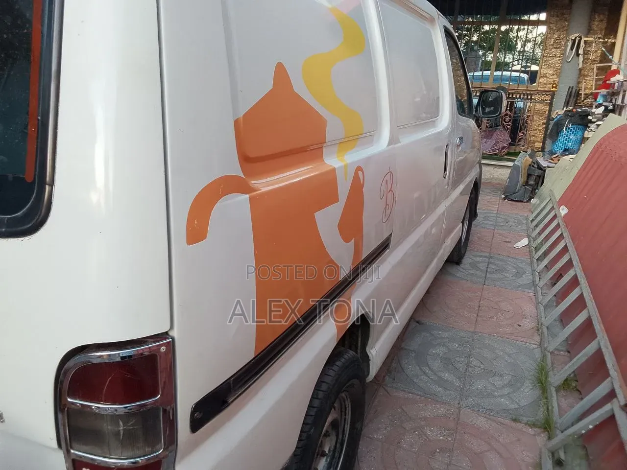 Toyota HiAce 2007 White
