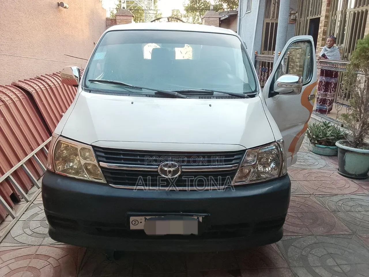 Toyota HiAce 2007 White