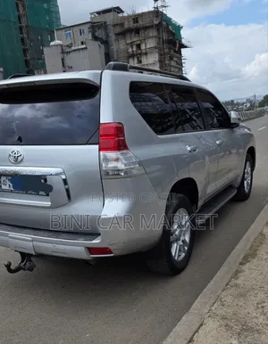 Toyota Land Cruiser Prado 2012 Silver