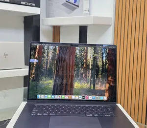 New Apple MacBook Air 2025 M4 15-inch 16GB Intel Core i7 SSD 256GB