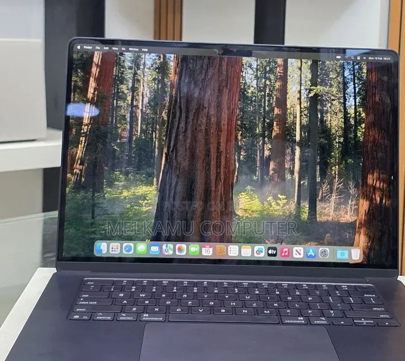 New Apple MacBook Air 2025 M4 15-inch 16GB Intel Core i7 SSD 256GB