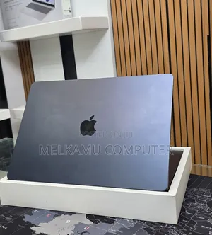 New Apple MacBook Air 2025 M4 15-inch 16GB Intel Core i7 SSD 256GB