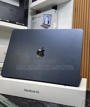 New Apple MacBook Air 2025 M4 15-inch 16GB Intel Core i7 SSD 256GB