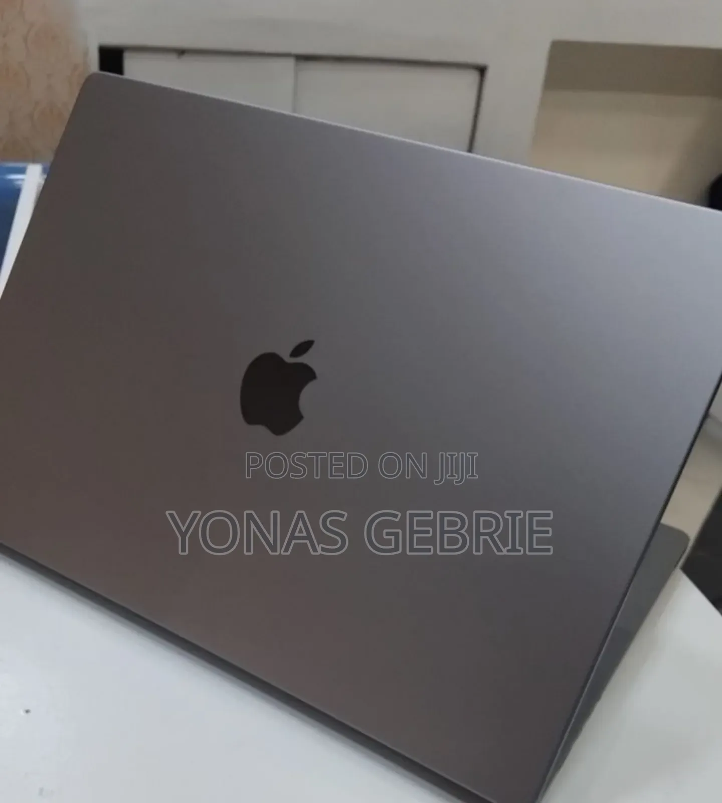 New Laptop Apple MacBook 32GB Apple M1 Max SSD 1T
