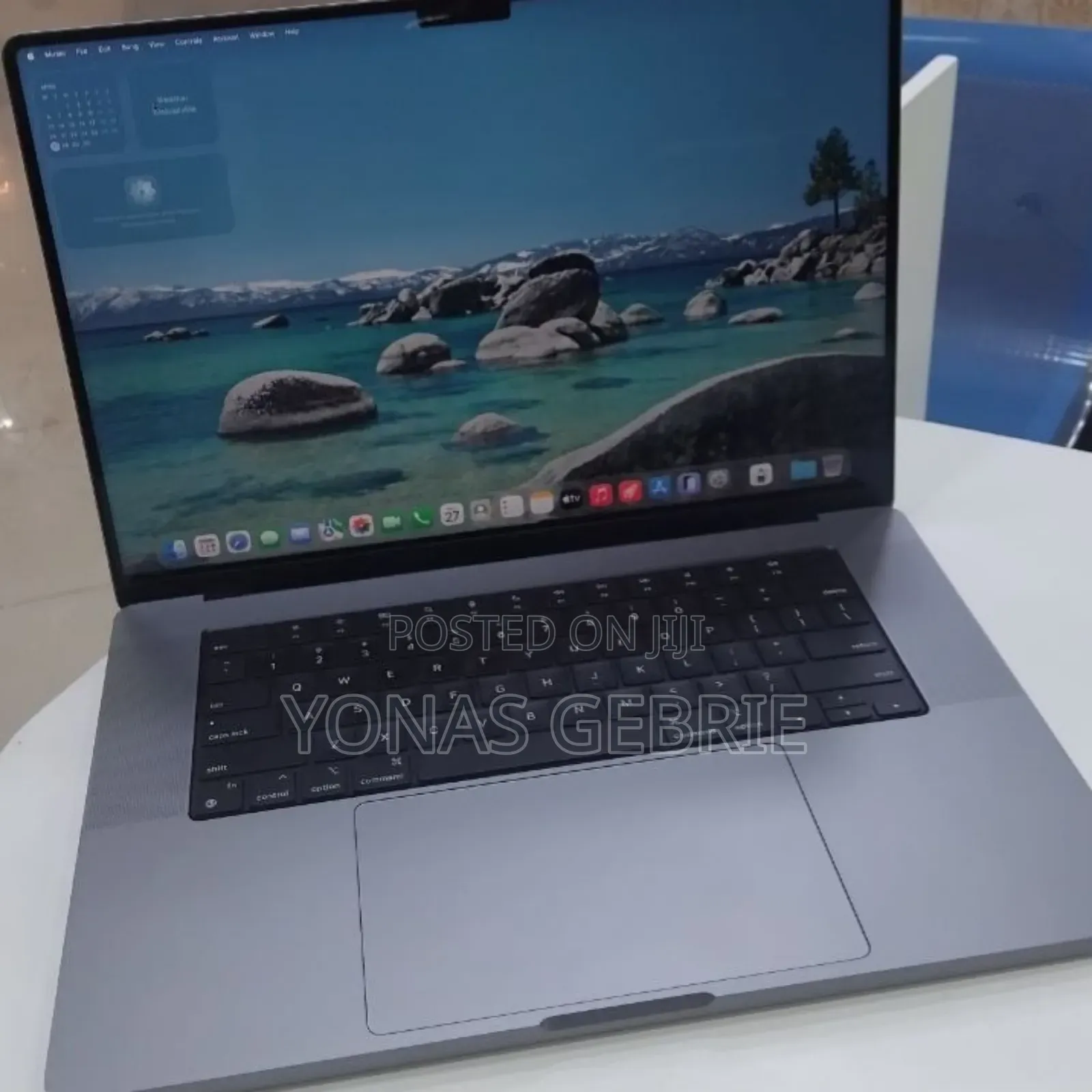New Laptop Apple MacBook 32GB Apple M1 Max SSD 1T