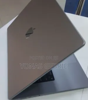 New Laptop Apple MacBook 32GB Apple M1 Max SSD 1T