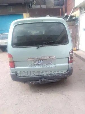 Toyota HiAce 2001 Green