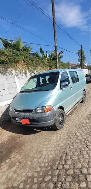 Toyota HiAce 2001 Green