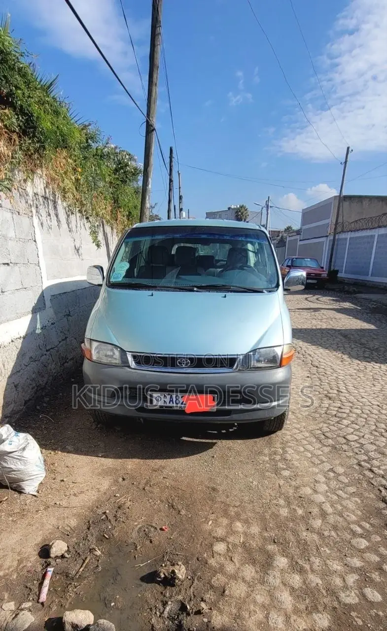 Toyota HiAce 2001 Green