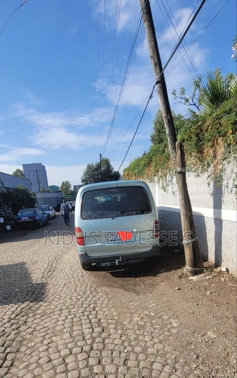 Toyota HiAce 2001 Green