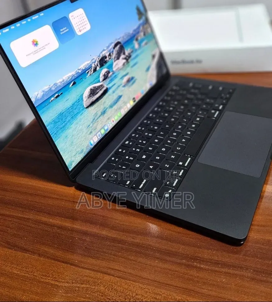 New Laptop Apple MacBook Pro 2025 M5 14-inch 16GB SSD 512GB