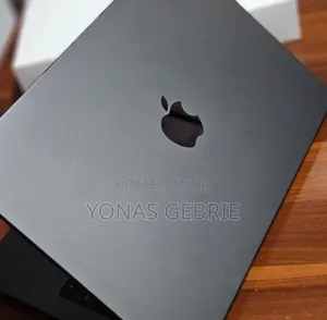 New Laptop Apple MacBook 16GB Apple M5 SSD 512GB