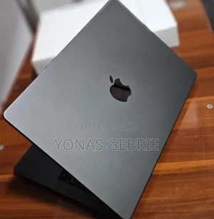 New Laptop Apple MacBook 16GB Apple M5 SSD 512GB