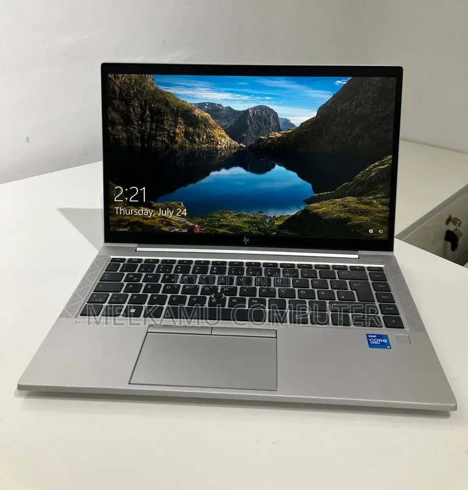 New Laptop HP EliteBook 830 G8 16GB Intel Core i5 SSD 512GB