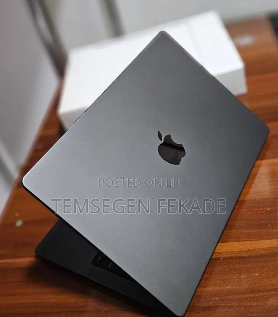 New Apple MacBook Pro 2025 M5 14-inch 16GB Apple M5 Pro SSD 512GB
