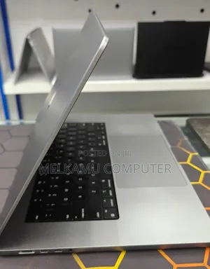 New Laptop Apple MacBook Pro 2019 64GB Intel Core i7 SSD 512GB