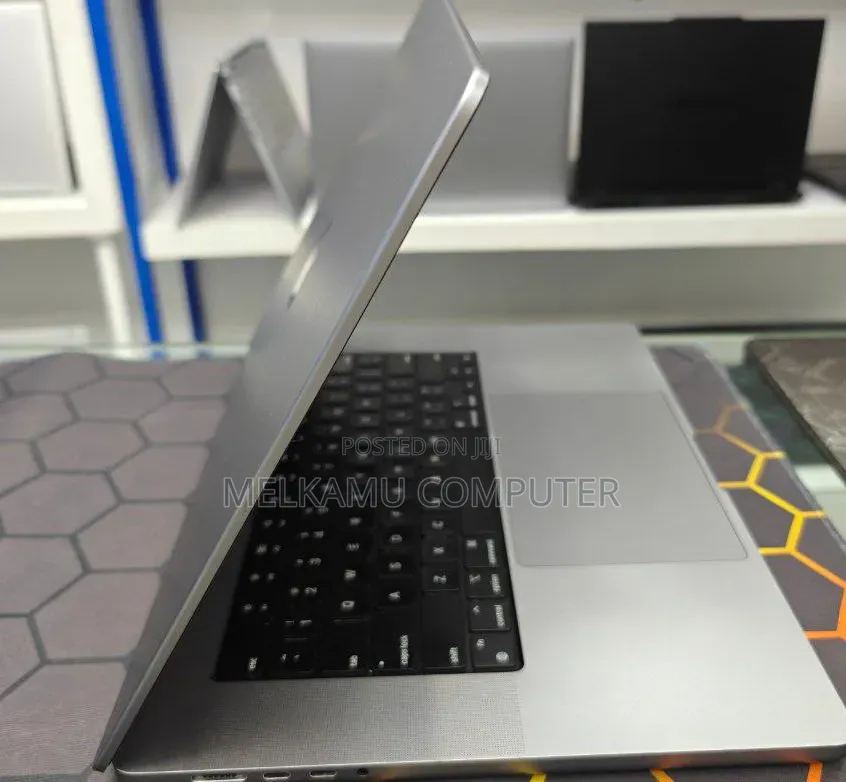 New Laptop Apple MacBook Pro 2019 64GB Intel Core i7 SSD 512GB