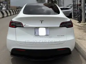 Tesla Model Y 2023 White
