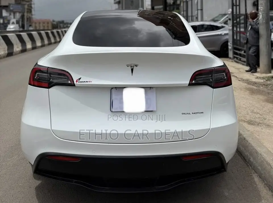 Tesla Model Y 2023 White