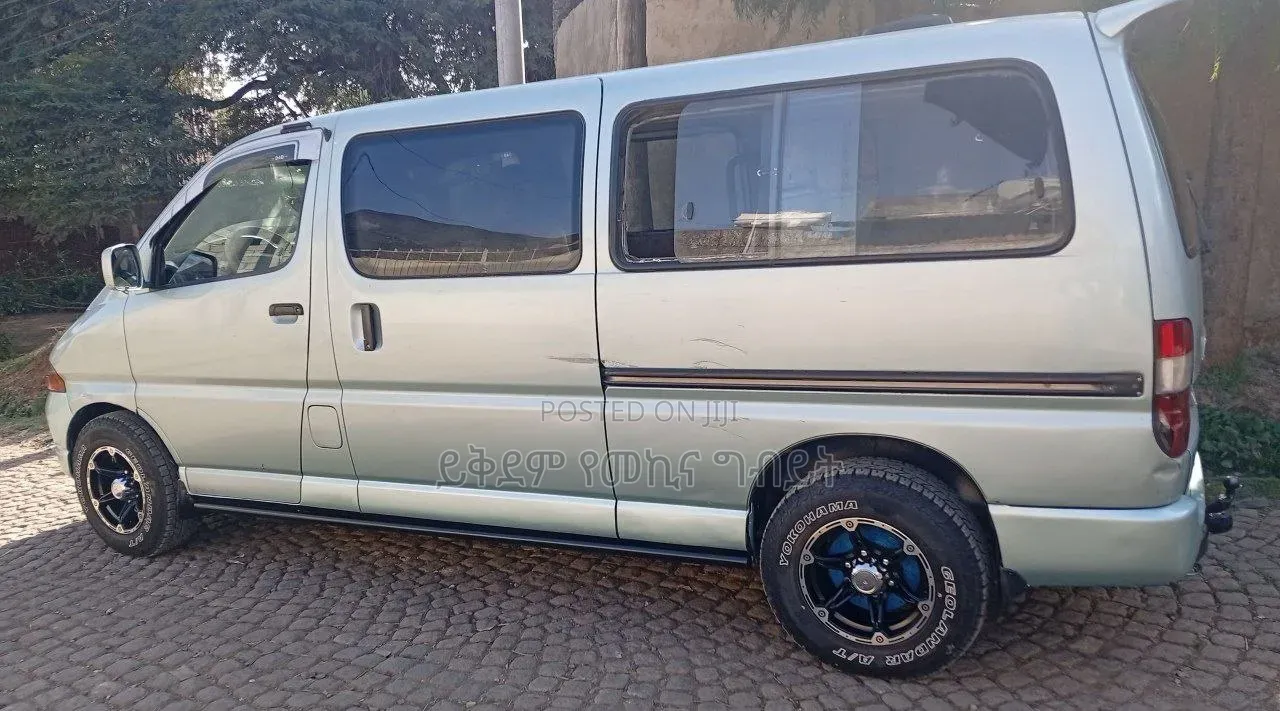 Toyota HiAce 1998 Silver