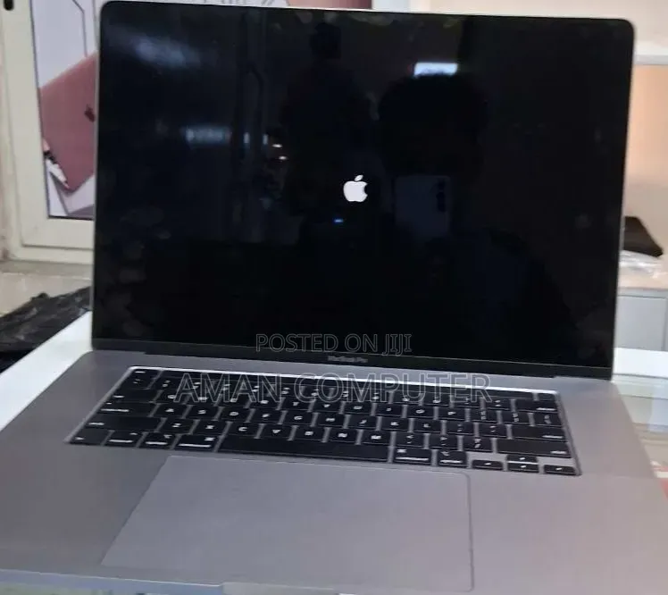 New Laptop Apple MacBook Pro 2019 32GB Intel Core i9 SSD 512GB