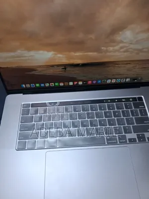 New Laptop Apple MacBook Pro 2019 32GB Intel Core i9 SSD 512GB