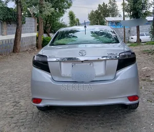 Toyota Yaris SE Hatchback 5dr 2014 Silver