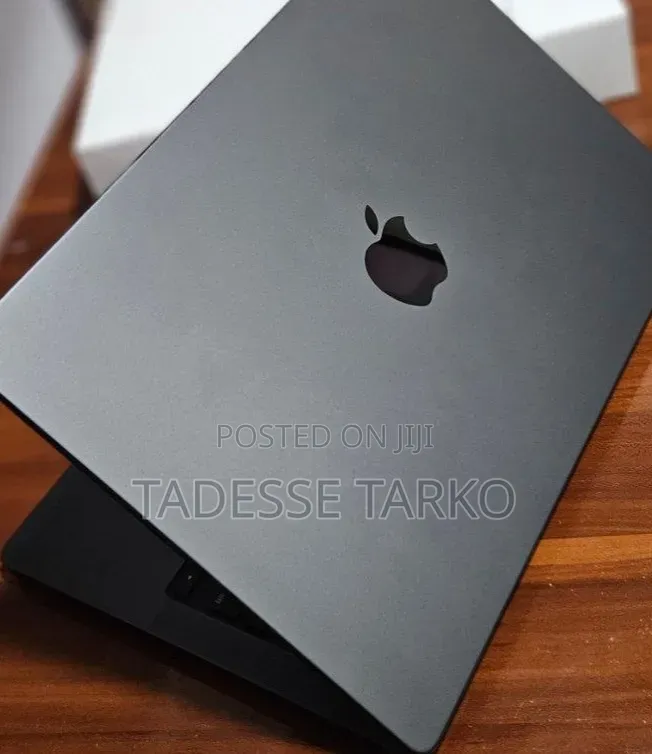 New Apple MacBook Pro 2025 M5 14-inch 16GB Apple M5 Pro SSD 512GB