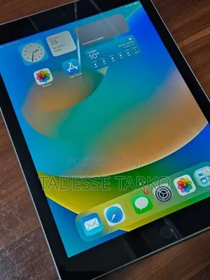 New Apple iPad 9.7 32 GB Silver