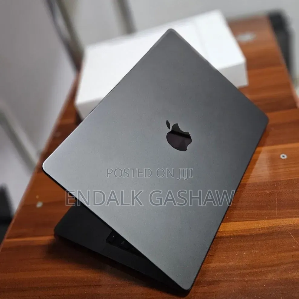 New Laptop Apple MacBook Pro 2025 M5 14-inch 16GB Apple M5 SSD 512GB