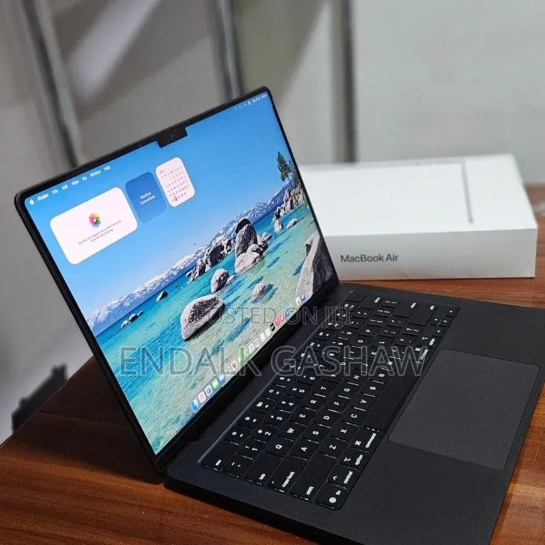 New Laptop Apple MacBook Pro 2025 M5 14-inch 16GB Apple M5 SSD 512GB