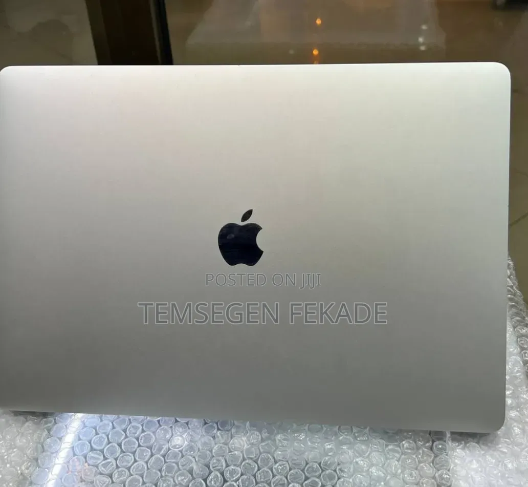New Laptop Apple MacBook Pro 2018 16GB Intel Core i7 SSD 256GB