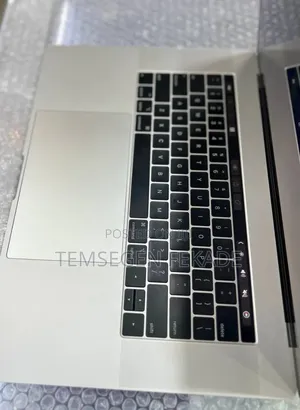 New Laptop Apple MacBook Pro 2018 16GB Intel Core i7 SSD 256GB