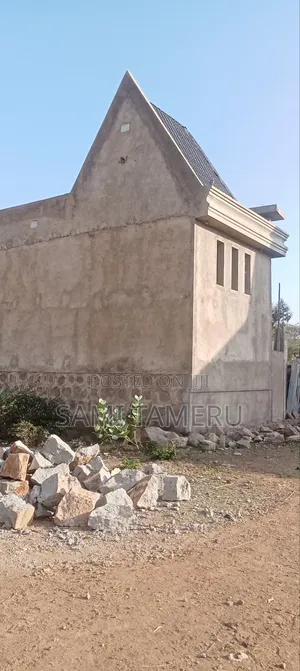 የሚሸጥ ቤት 200ካሬ ሜትር ላይ ያረፈ