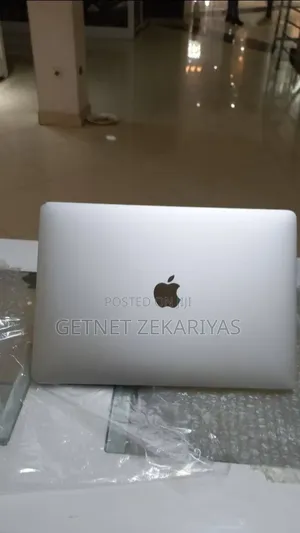 New Laptop Apple MacBook Pro 2017 8GB Intel Core i5 SSD 256GB