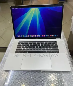 New Laptop Apple MacBook Pro 2018 16GB Intel Core i7 SSD 256GB