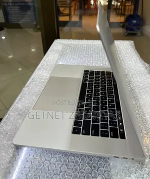 New Laptop Apple MacBook Pro 2018 16GB Intel Core i7 SSD 256GB
