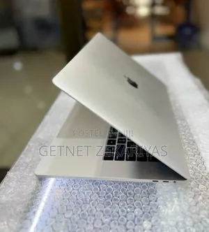 New Laptop Apple MacBook Pro 2018 16GB Intel Core i7 SSD 256GB
