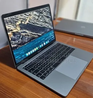 New Laptop Apple MacBook Pro 2017 16GB Intel Core i5 SSD 256GB