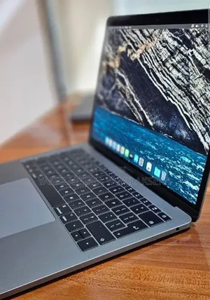 New Laptop Apple MacBook Pro 2017 16GB Intel Core i5 SSD 256GB