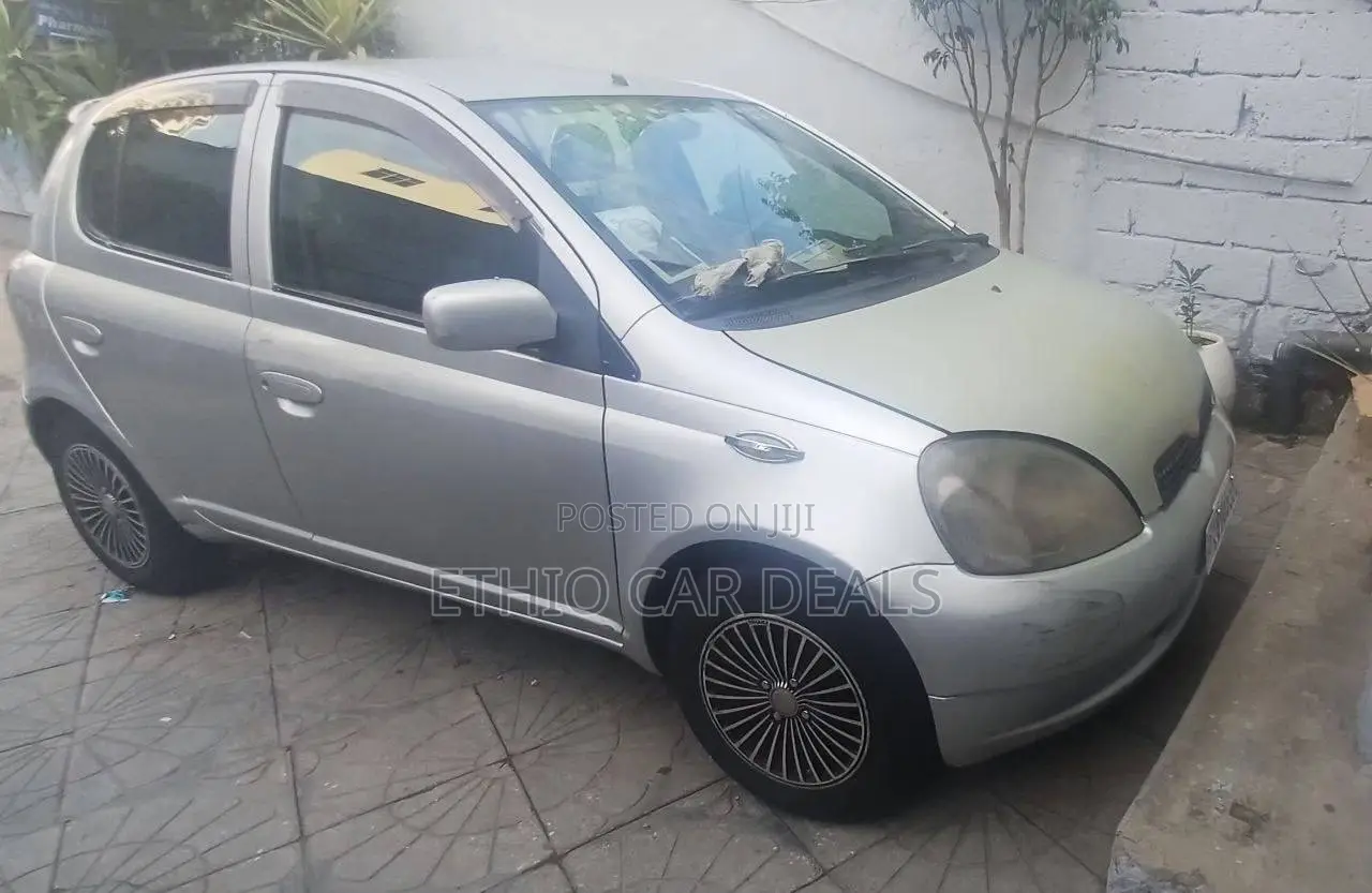 Toyota Vitz 2001 Silver