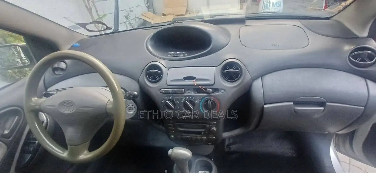 Toyota Vitz 2001 Silver