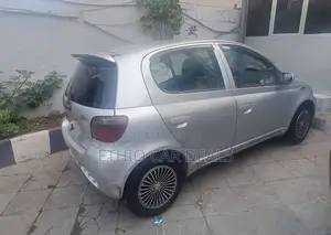 Toyota Vitz 2001 Silver