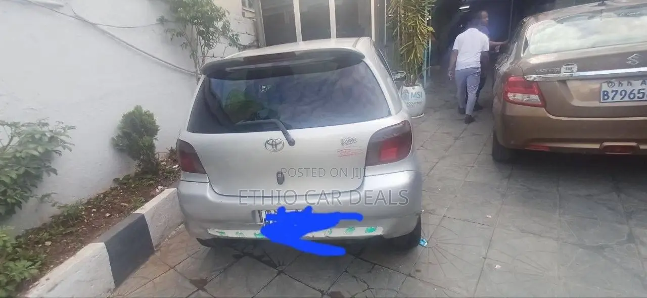 Toyota Vitz 2001 Silver