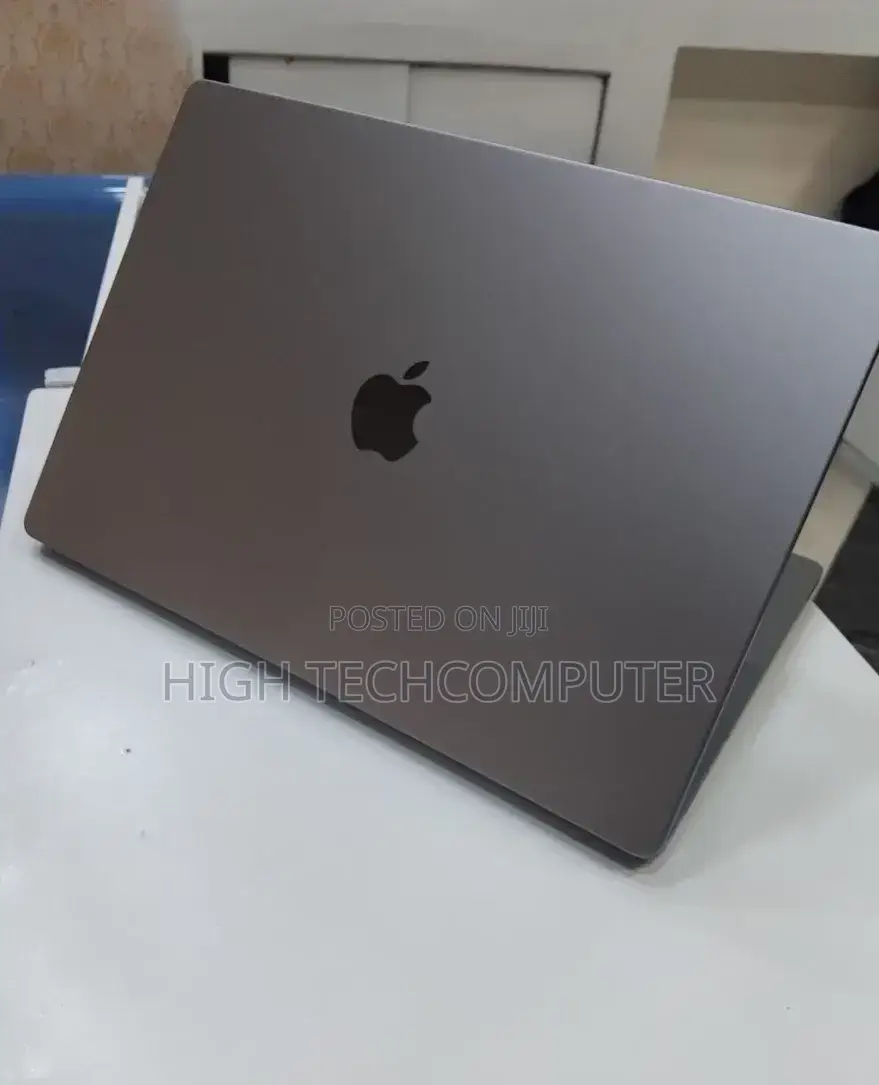 New Apple MacBook Pro 2026 M5 Max 16-inch 32GB Apple M1 Max SSD 1T