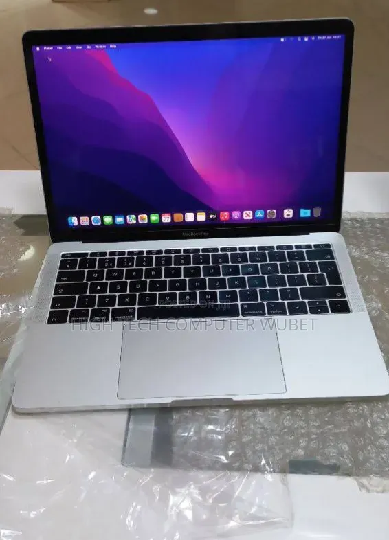 New Laptop Apple MacBook Pro 2017 8GB Intel Core i5 SSD 256GB