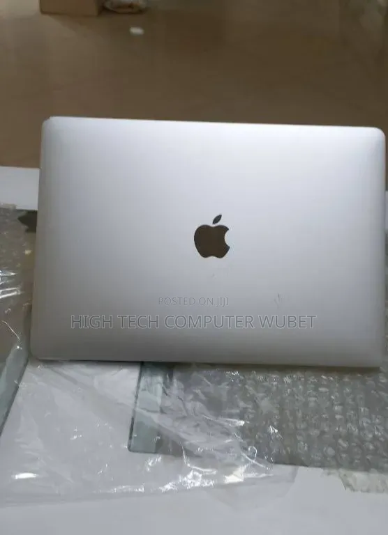 New Laptop Apple MacBook Pro 2017 8GB Intel Core i5 SSD 256GB