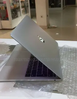 New Laptop Apple MacBook Pro 2017 8GB Intel Core i5 SSD 256GB