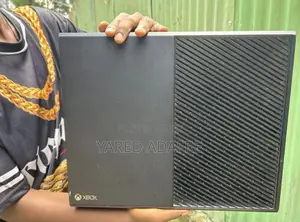 X Box One With Two Joystick 500 Gb