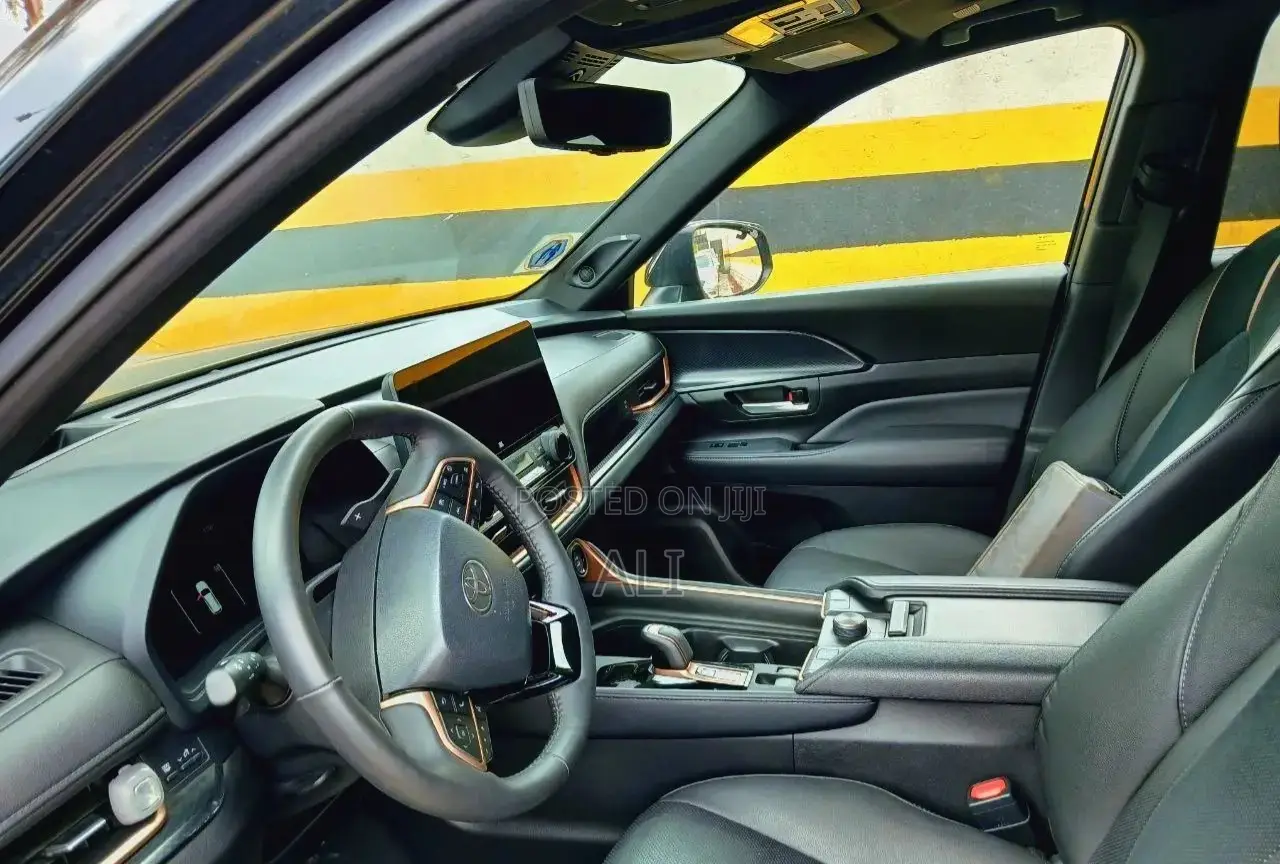 Toyota Grand Highlander Hybrid 2024 Black